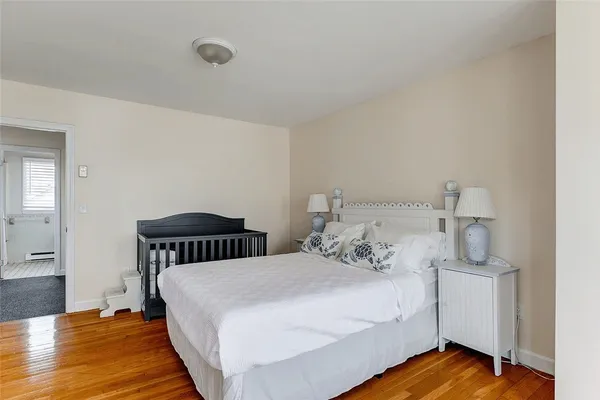 $8,000 | 27 Thames Street, Newport, RI 02840