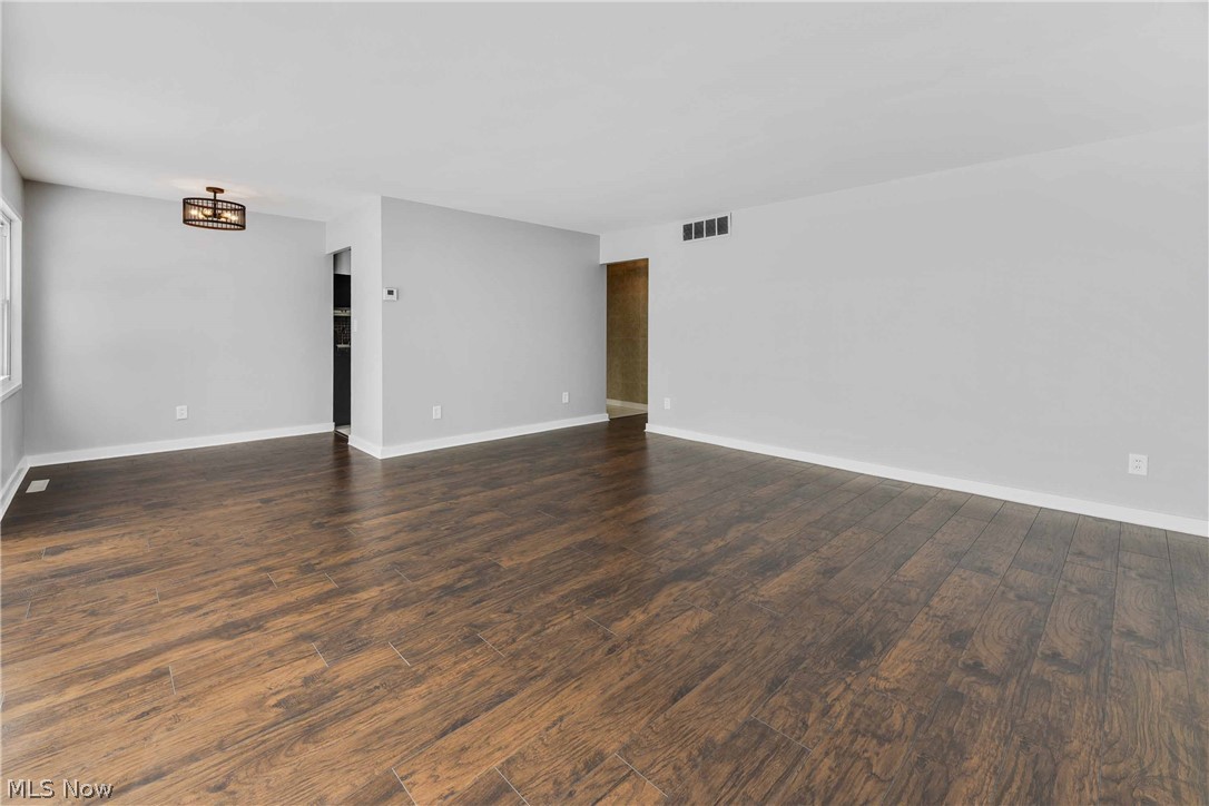 6333 Springwood Road Parma Heights, OH 44130 - Photo 10 of 35