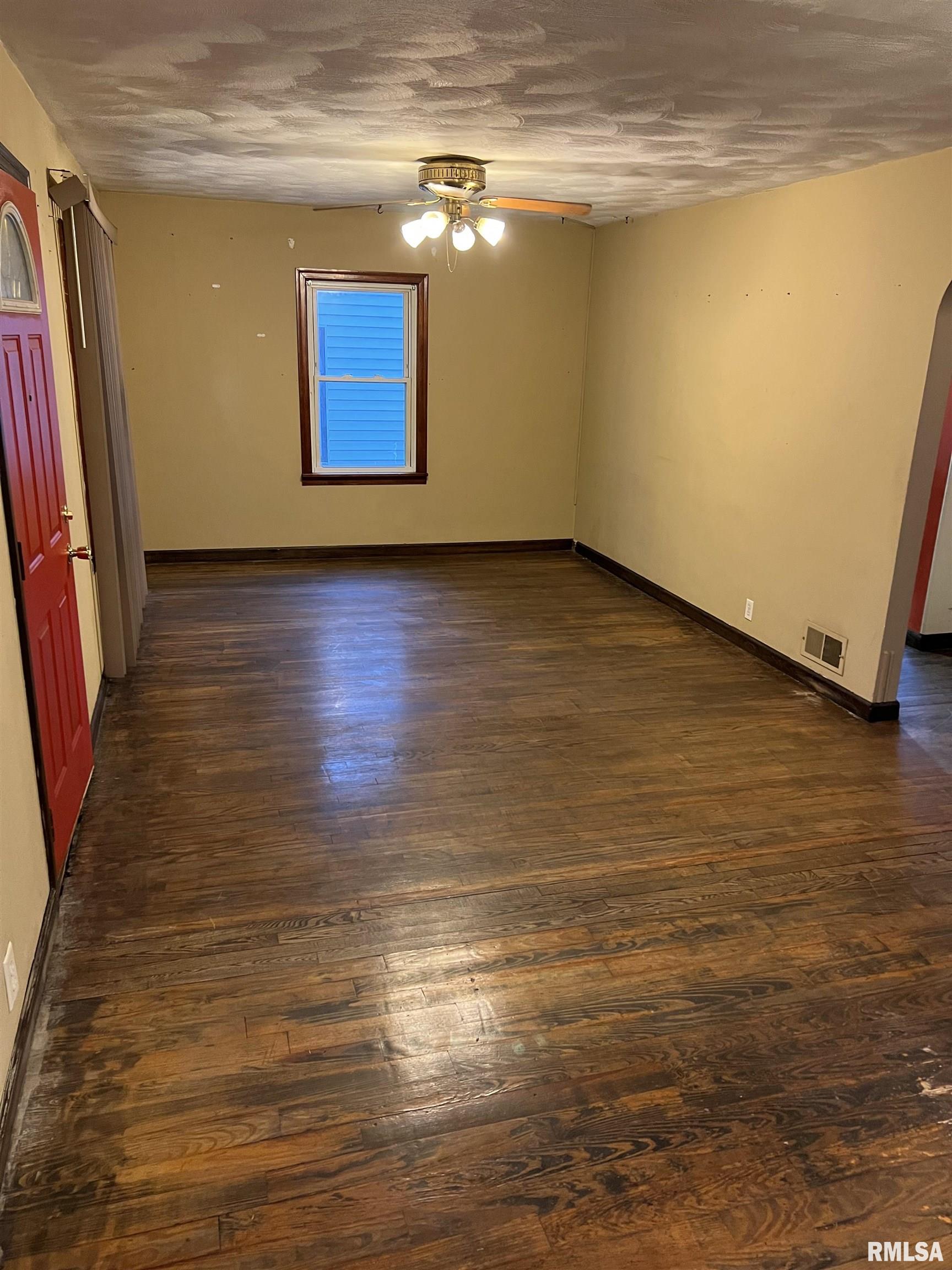 2157 East Reservoir Street Springfield, IL 62702 - Photo 3 of 23