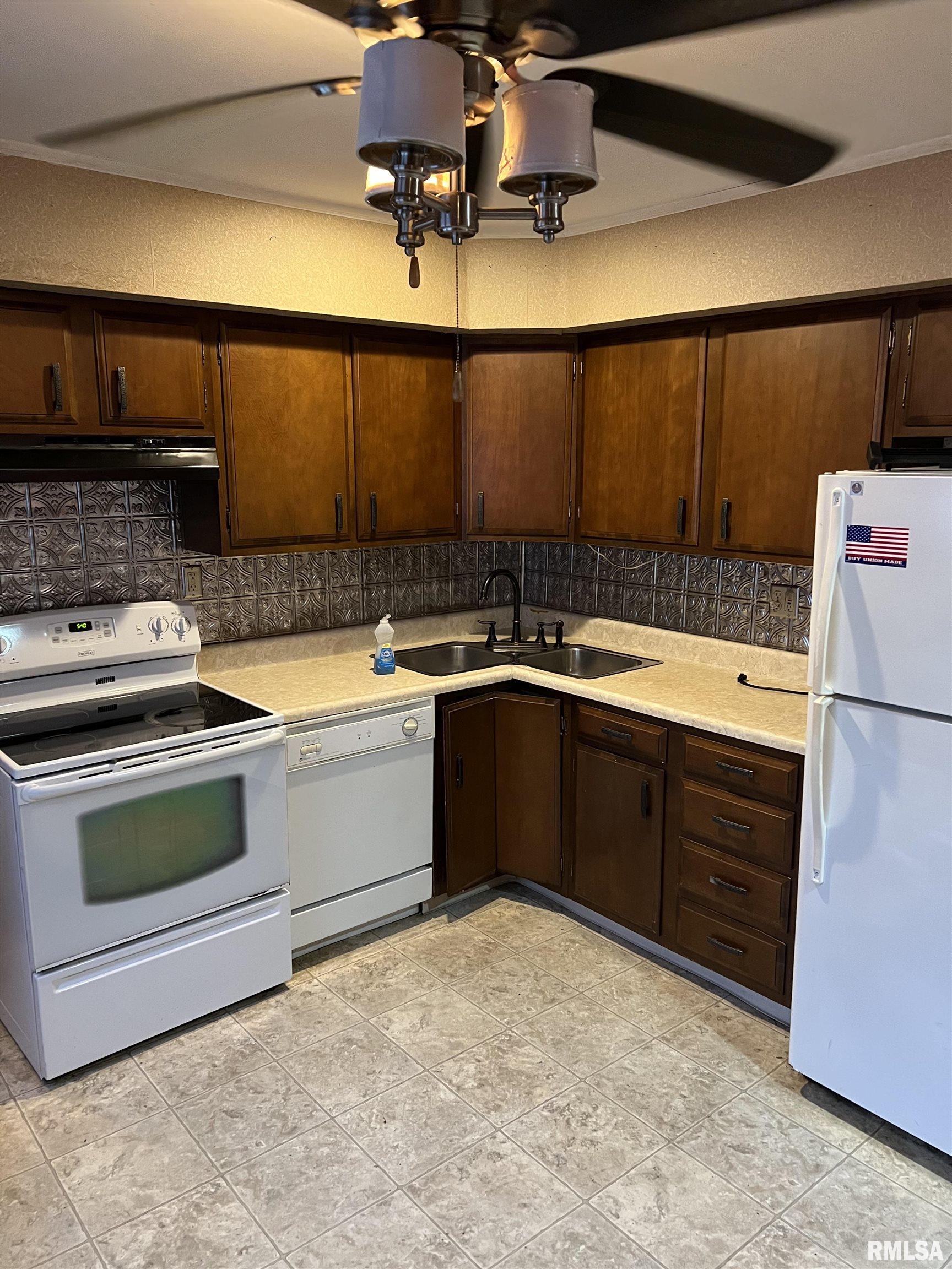 2157 East Reservoir Street Springfield, IL 62702 - Photo 4 of 23