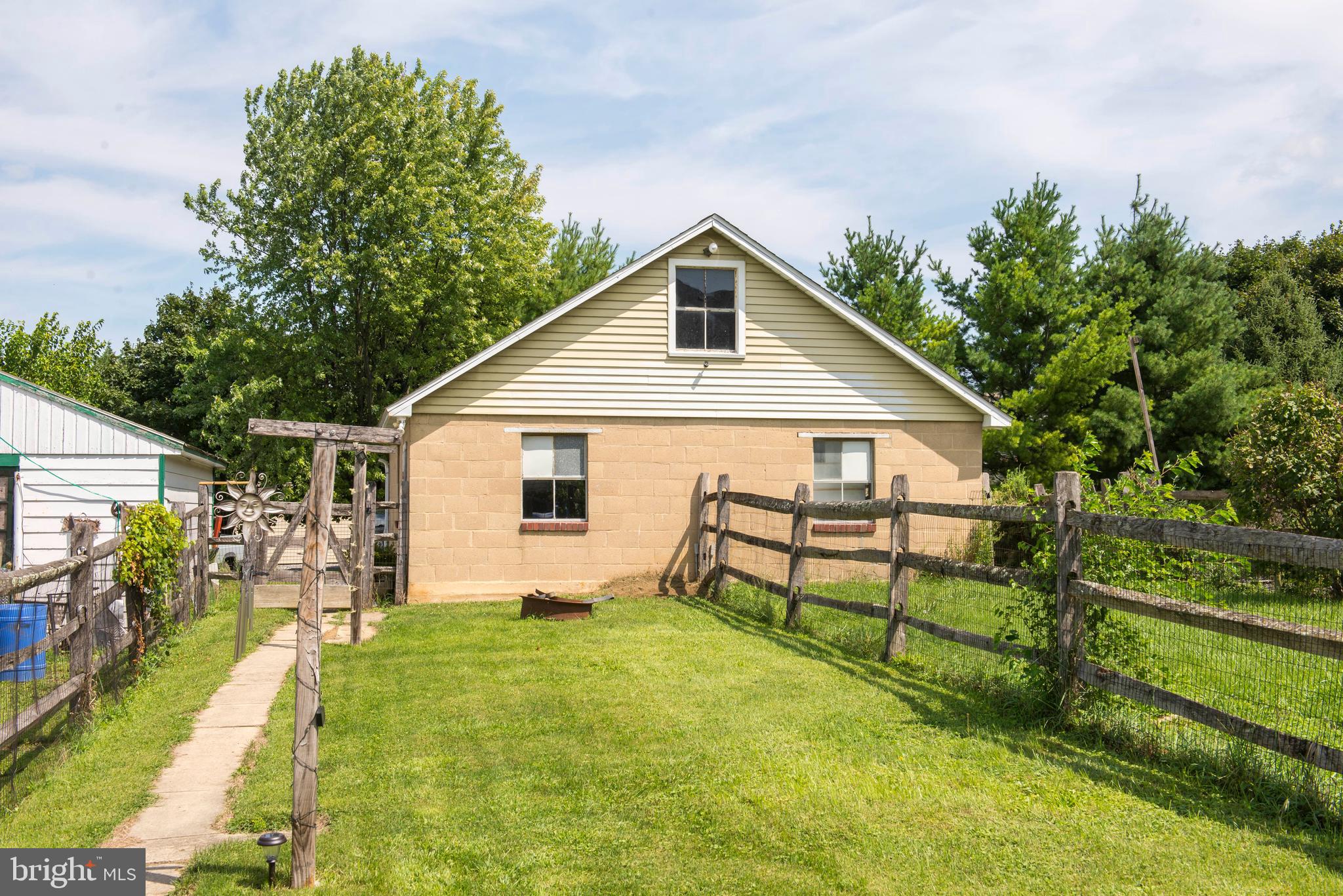3225 Mauch Chunk Road Coplay, PA 18037 - Photo 5 of 10 Gallery Image 5