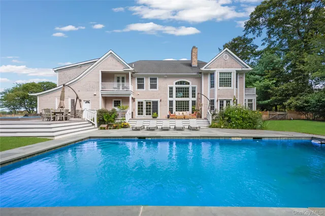 $4,700,000 | 12 Fish Cove Road, Southampton, NY 11968