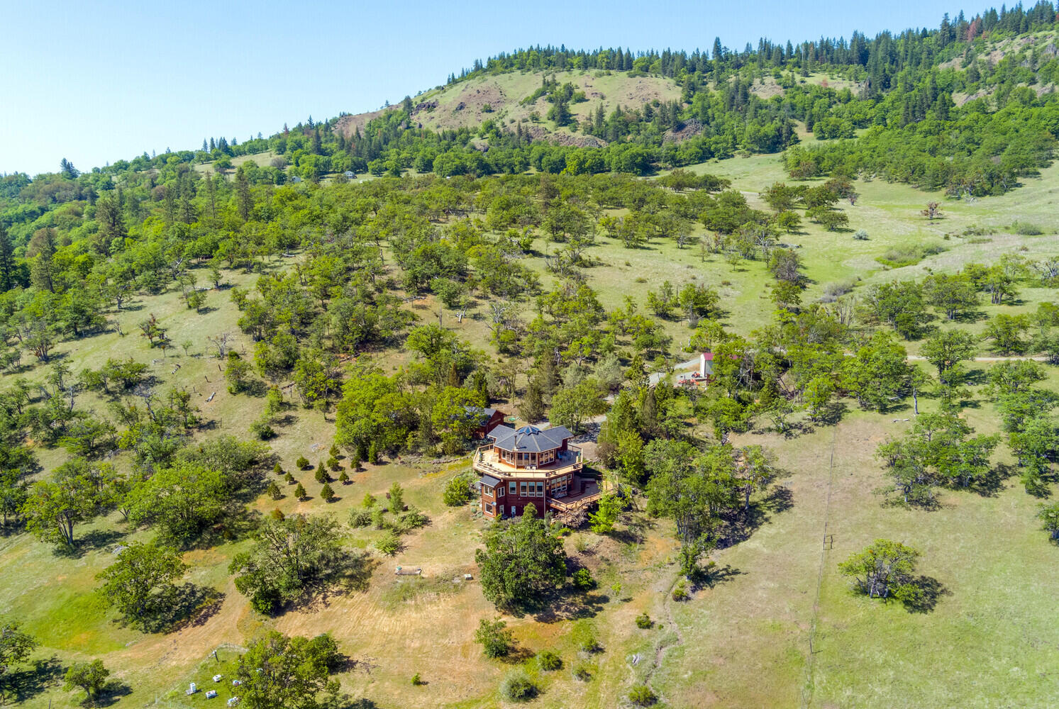 2560 North Valley View Road Ashland, OR 97520 - Photo 4 of 53 01.9
