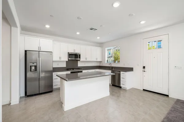 $3,200 | 76305 Columbia Drive, Palm Desert, CA 92211