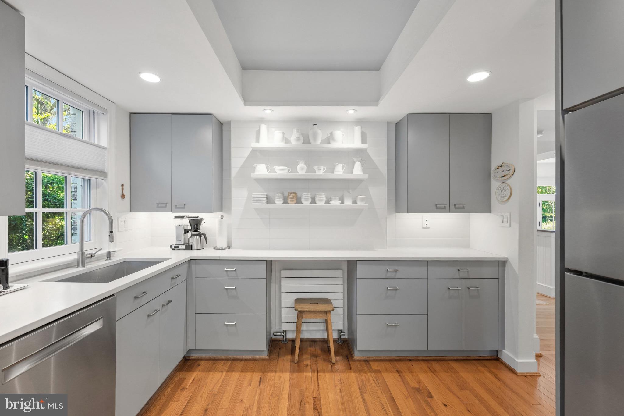 7409 Ridgewood Avenue Chevy Chase, MD 20815 - Photo 10 of 29 Sunny & bright