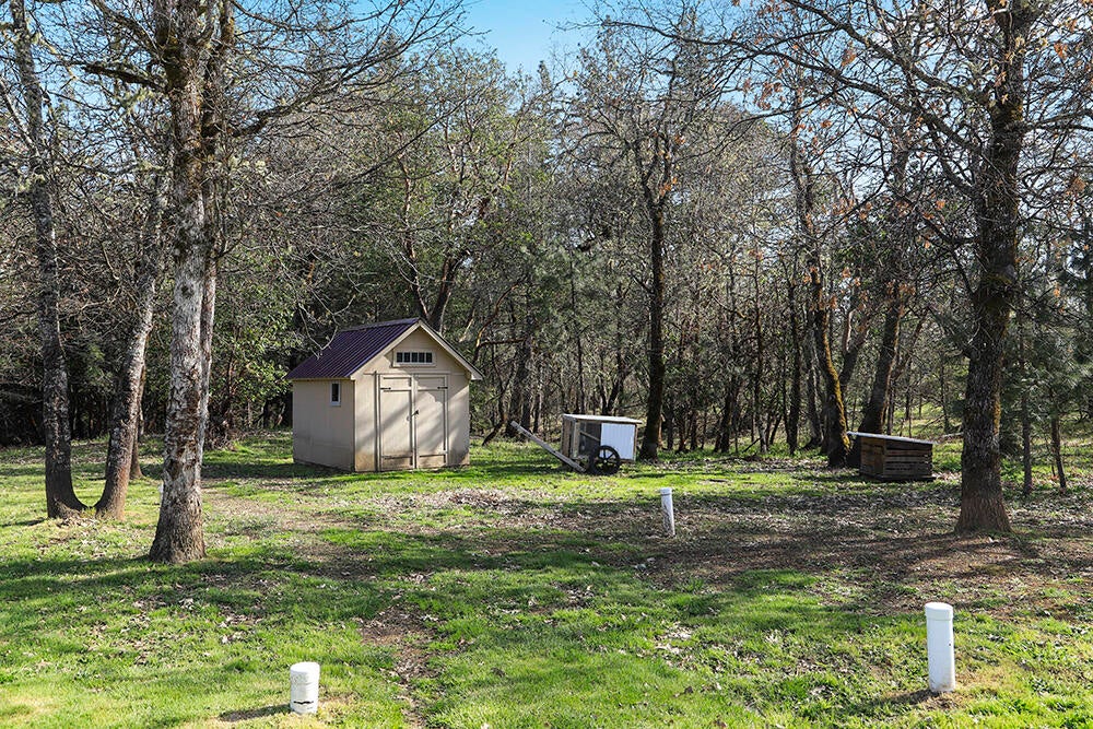 5535 Tunnel Loop Road Grants Pass, OR 97526 - Photo 25 of 29 30