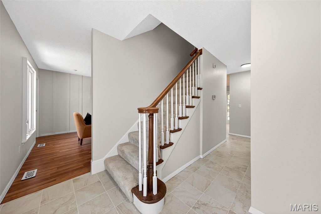 15203 Country Ridge Drive Chesterfield, MO 63017 - Photo 15 of 40