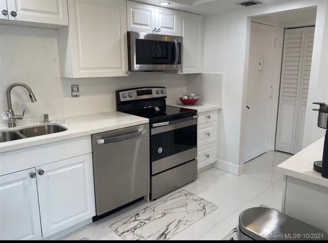 $299,000 | 1400 St Charles Place, Unit 204, Pembroke Pines, FL 33026