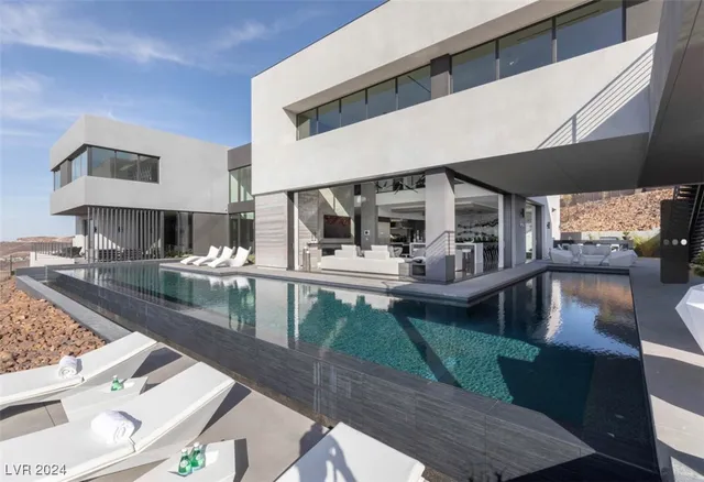 $15,900,000 | 669 Dragon Peak Drive, Henderson, NV 89012