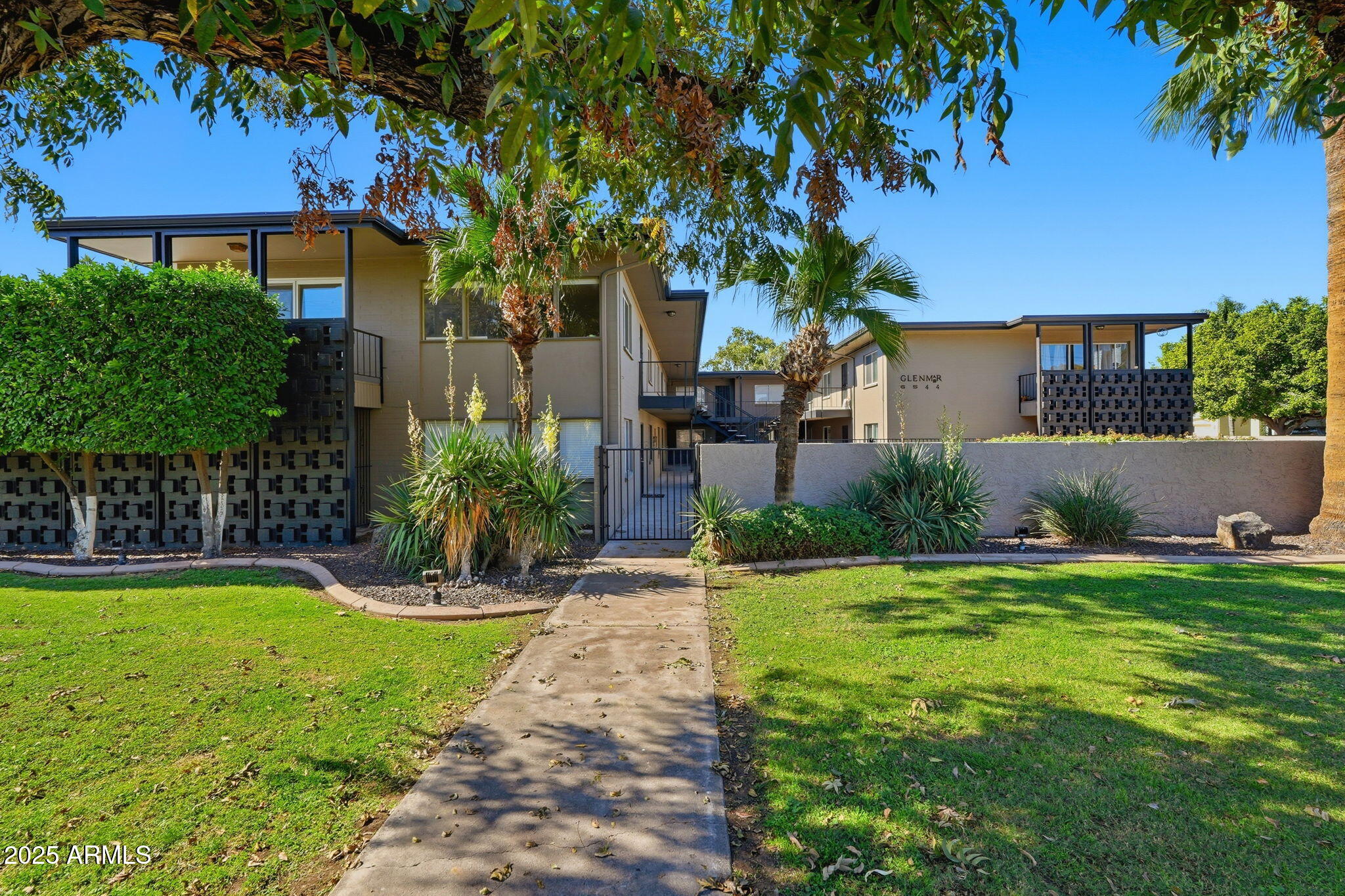 6544 North 12th Street, Unit 19 Phoenix, AZ 85014 - Photo 41 of 44 a front view of a house with garden