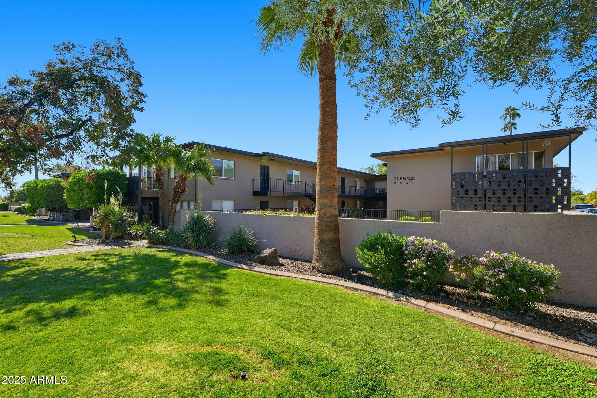 6544 North 12th Street, Unit 19 Phoenix, AZ 85014 - Photo 42 of 44 a front view of a house with garden