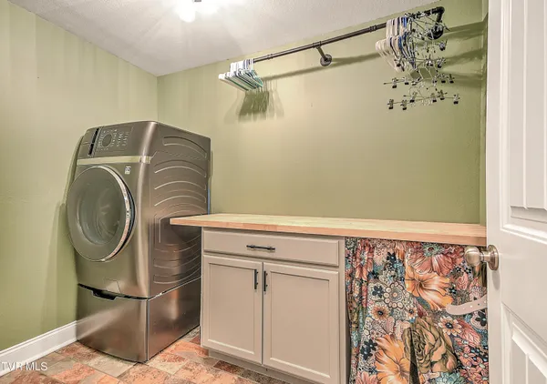 $379,900 | 155 Santa Monica Drive, Bristol, VA 24201