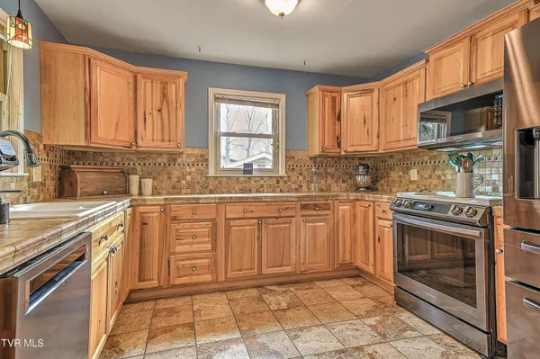 $379,900 | 155 Santa Monica Drive, Bristol, VA 24201