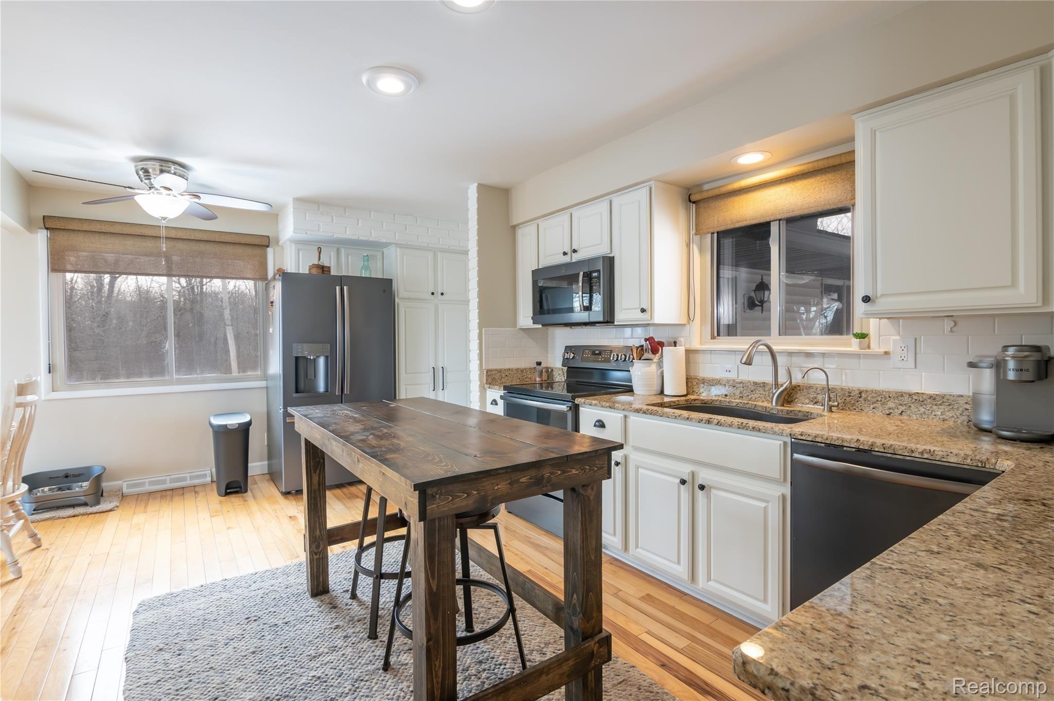 1817 South Lapeer Road Lapeer, MI 48446 - Photo 7 of 72 07.jpg