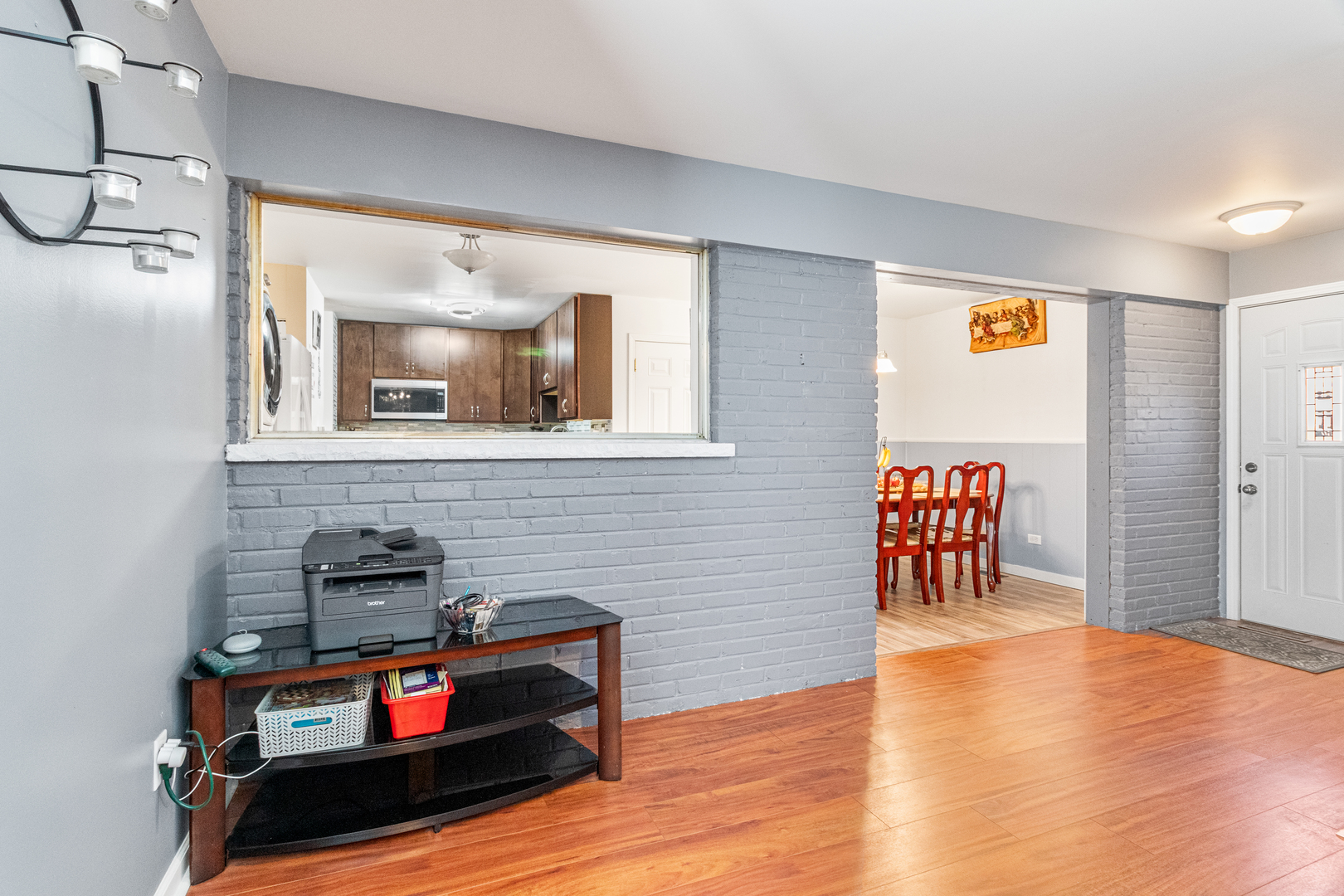 379 Stone Place Wheeling, IL 60090 - Photo 20 of 27 a view of a livingroom with furniture and wooden floor