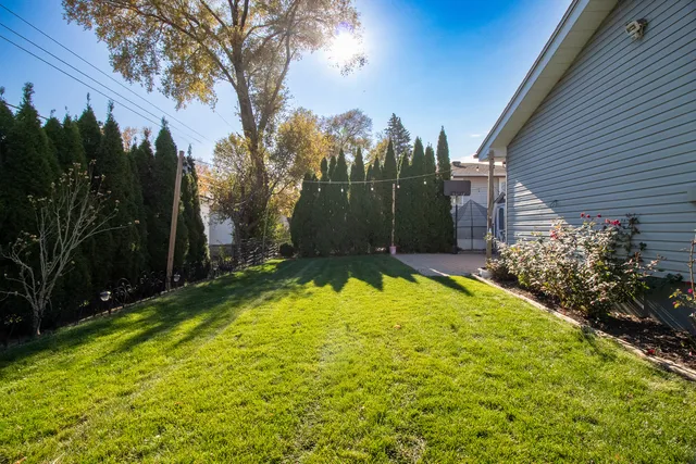 a view of yellow house with a yard