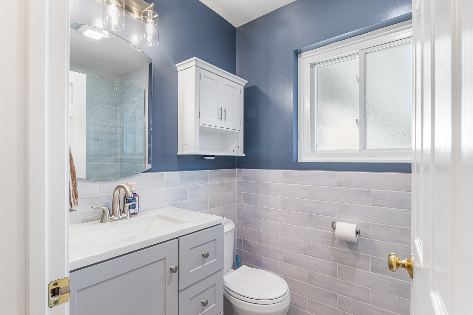 379 Stone Place Wheeling, IL 60090 - Photo 9 of 27 a bathroom with a sink a toilet and a mirror