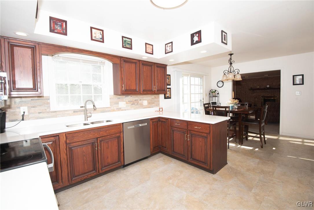 1145 Sunset View Drive Bethlehem, PA 18017 - Photo 7 of 32