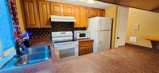 $2,500 | 2915 Pine Cone Circle, Clearwater, FL 33760