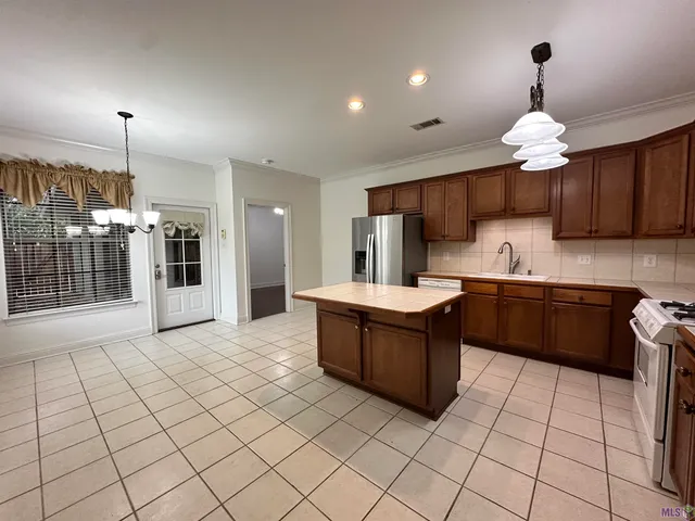 $1,700 | 2966 Magazine Drive, Baton Rouge, LA 70816