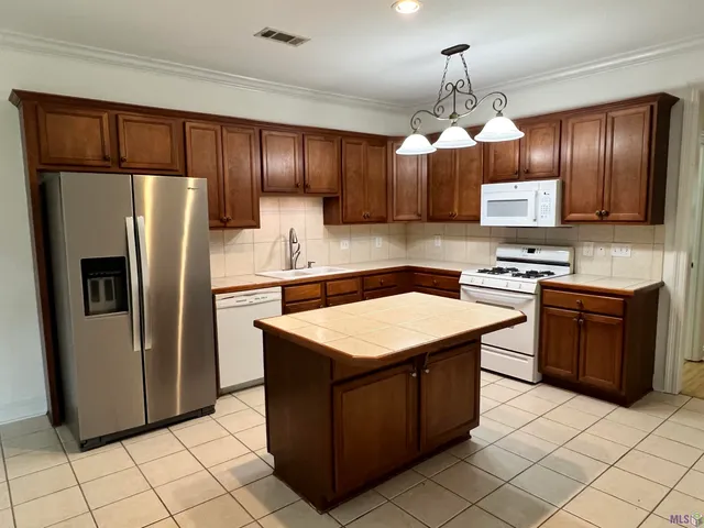 $1,700 | 2966 Magazine Drive, Baton Rouge, LA 70816
