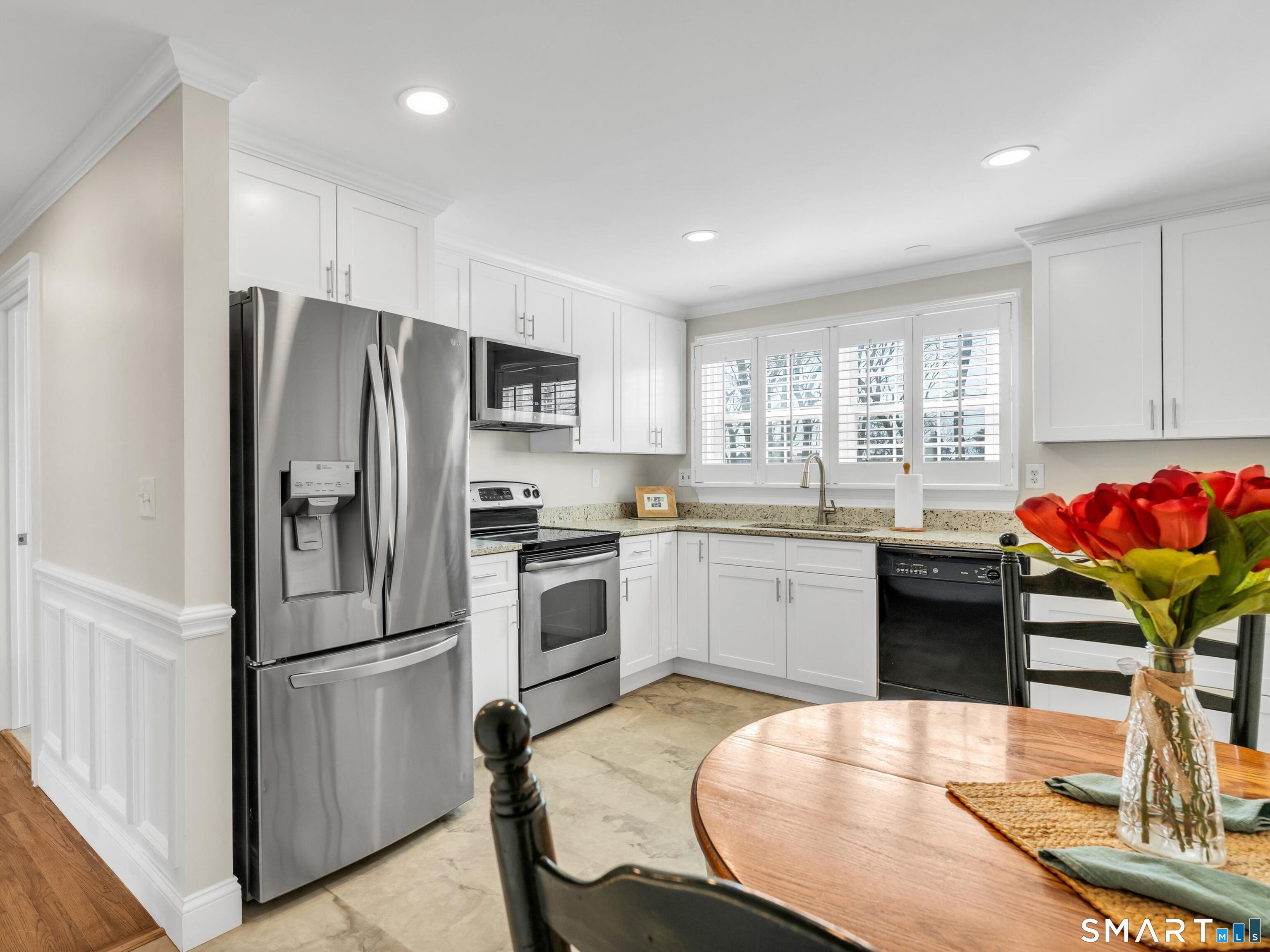 Welcome to unit B5 and the newly renovated kitchen!