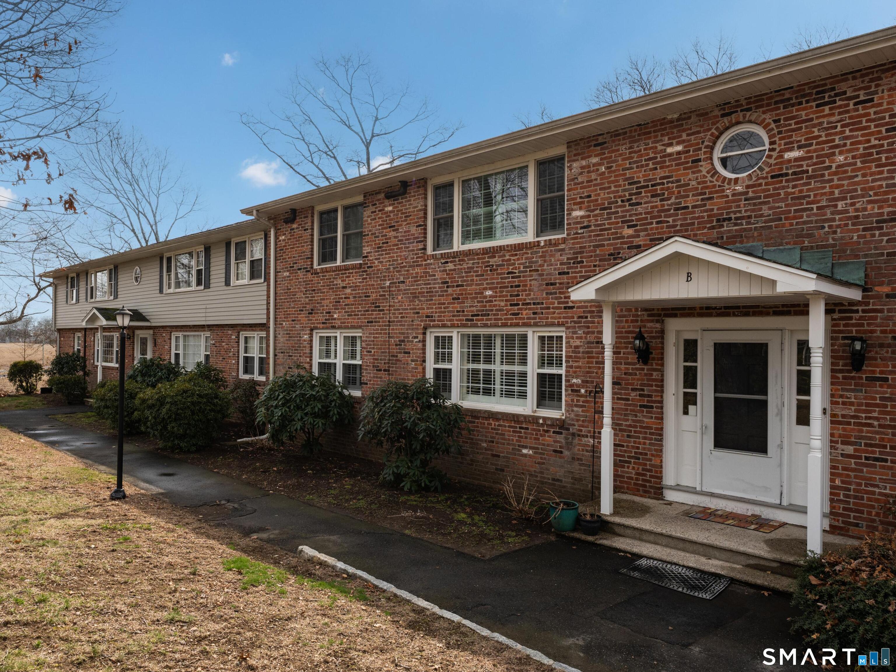 280 East Main Street, Unit B5 Clinton, CT 06413 - Photo 13 of 19 Front entry of the 4 unit buiding.