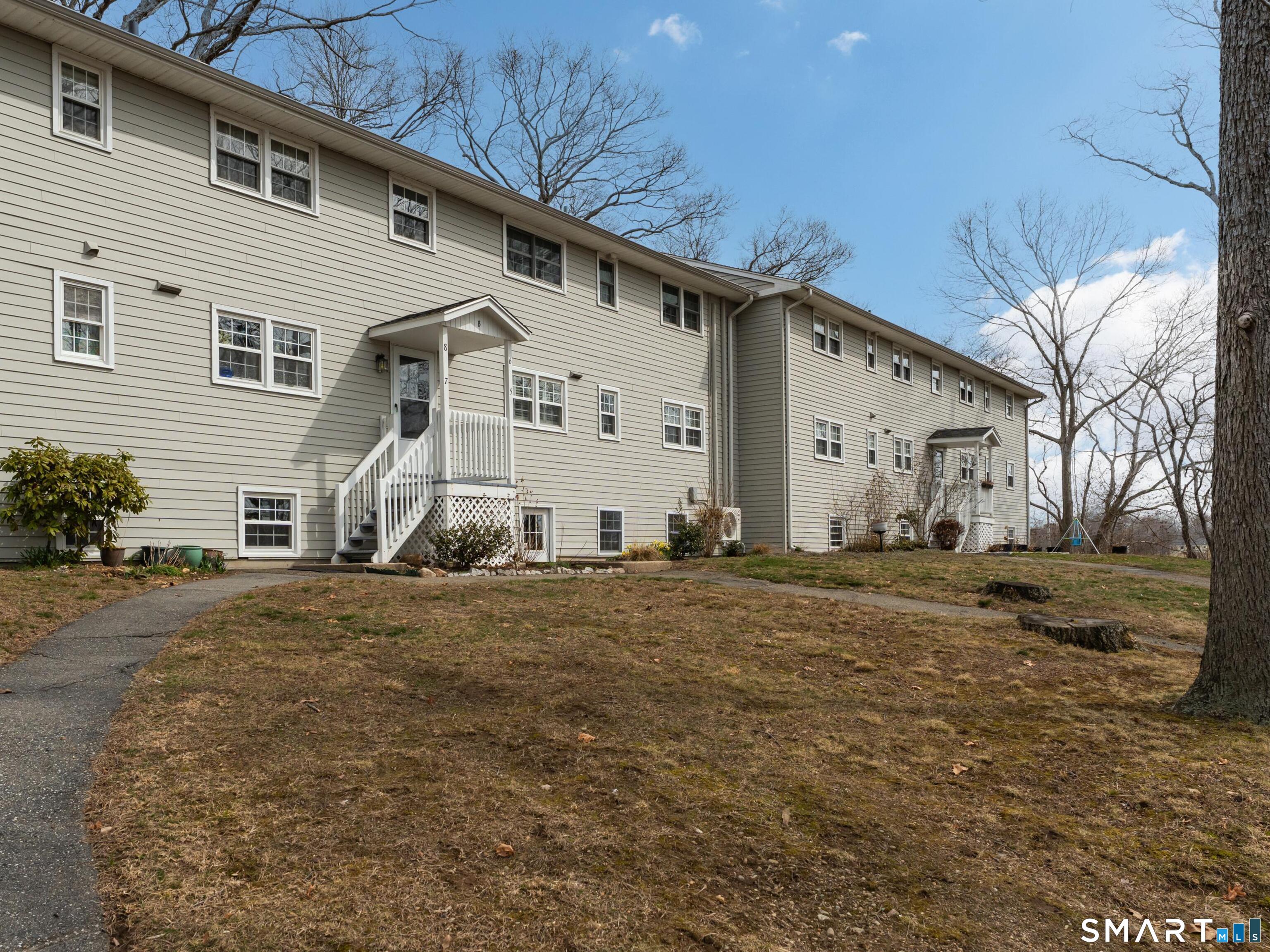 280 East Main Street, Unit B5 Clinton, CT 06413 - Photo 15 of 19 Back entry to 4 unit building from the rear parking lot.