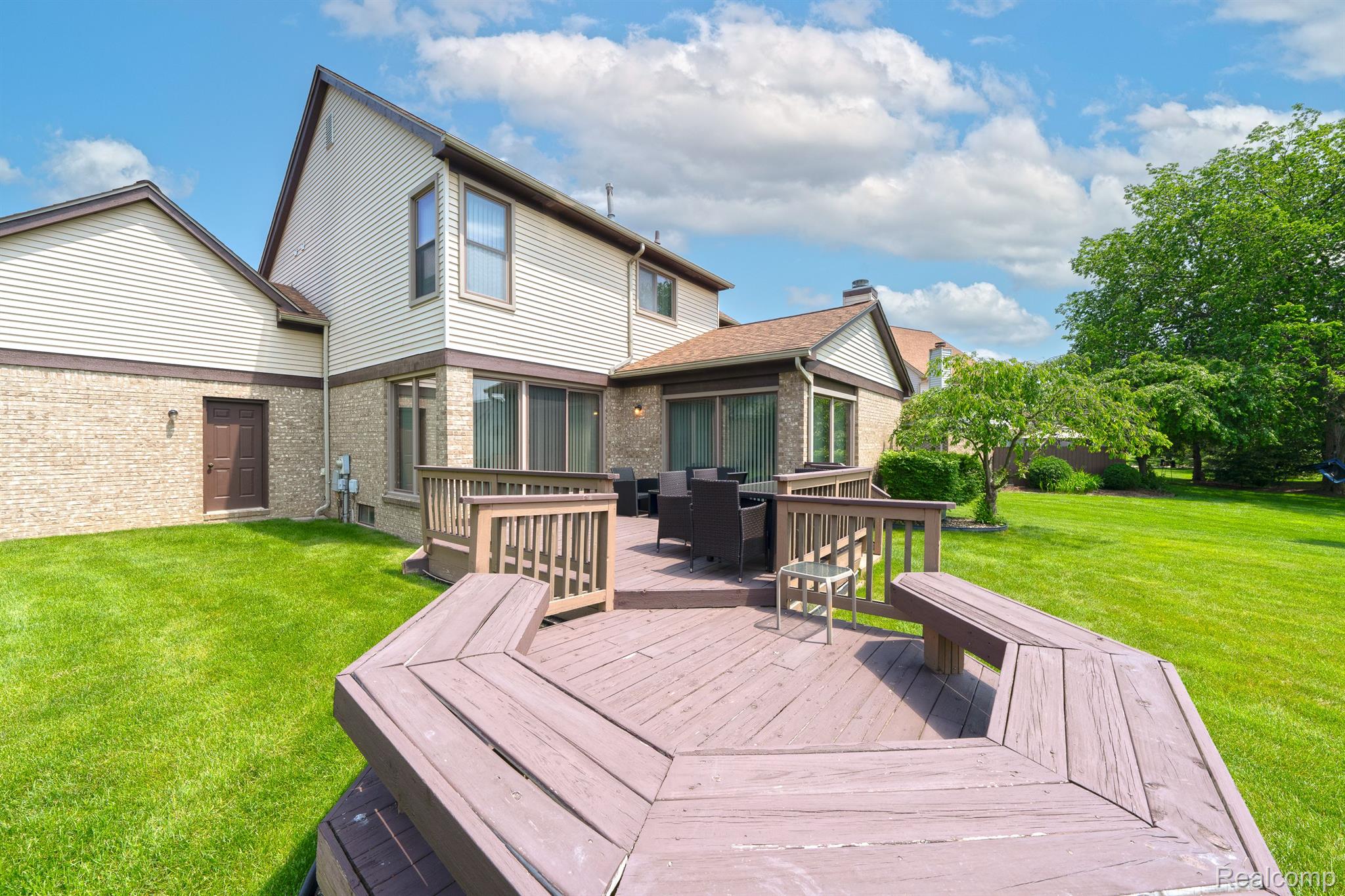 45243 Glengarry Road Canton, MI 48188 - Photo 31 of 39 Deck