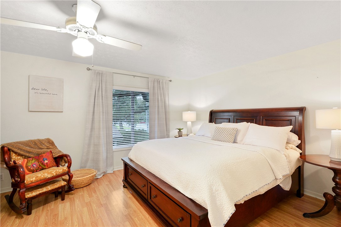 801 Mallery Street, Unit H St. Simons Island, GA 31522 - Photo 14 of 25 Master suite