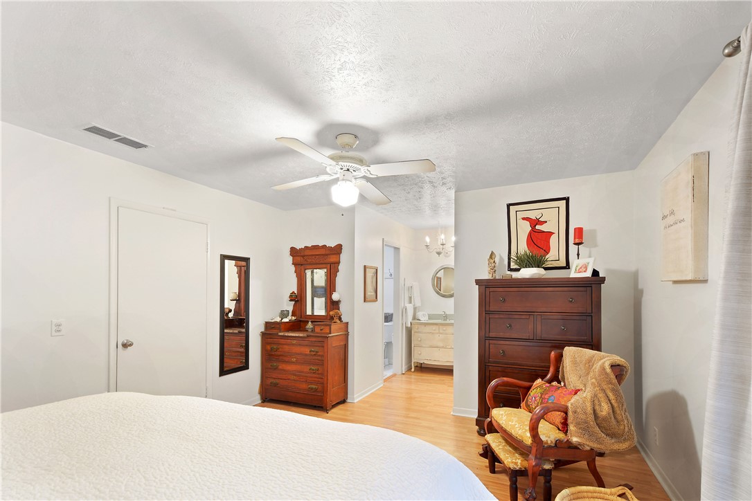 801 Mallery Street, Unit H St. Simons Island, GA 31522 - Photo 16 of 25 Master suite 3