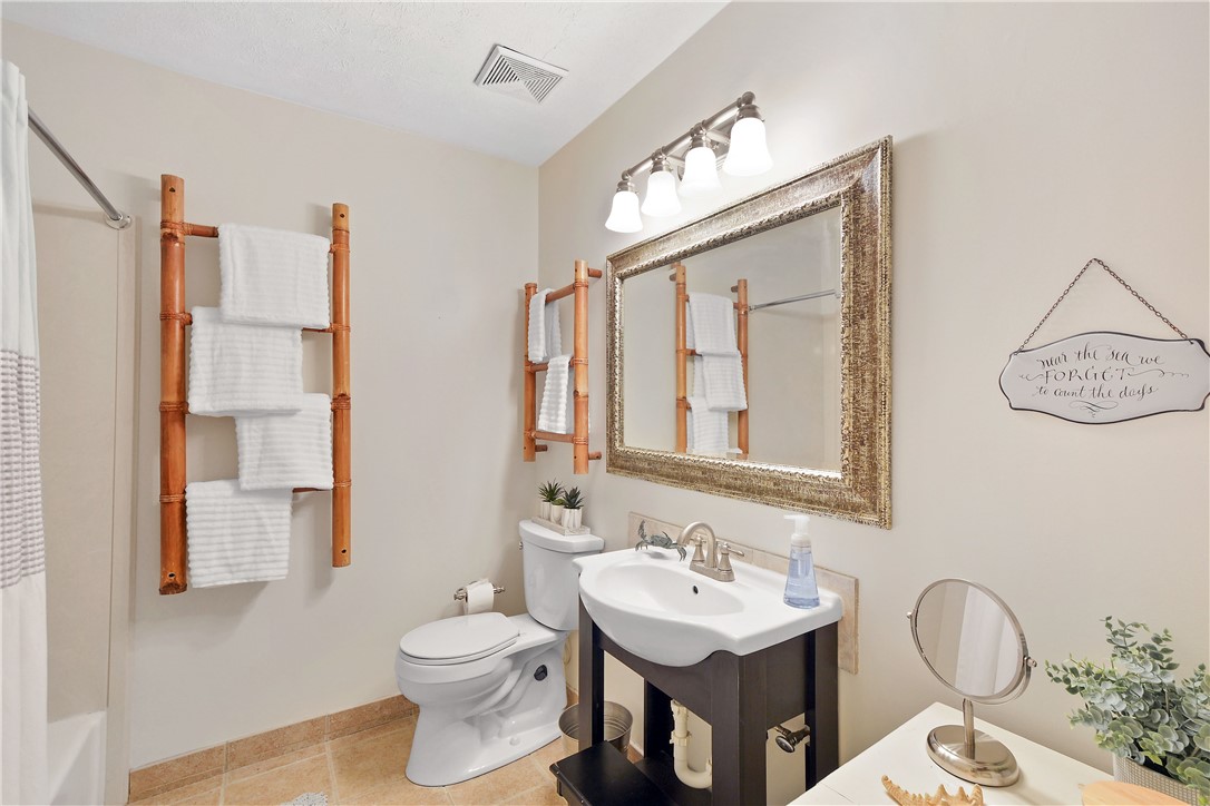 801 Mallery Street, Unit H St. Simons Island, GA 31522 - Photo 21 of 25 Guest bath