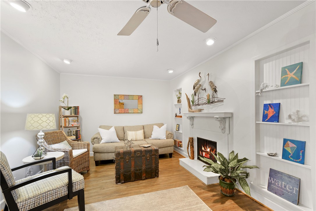 801 Mallery Street, Unit H St. Simons Island, GA 31522 - Photo 4 of 25 Great room