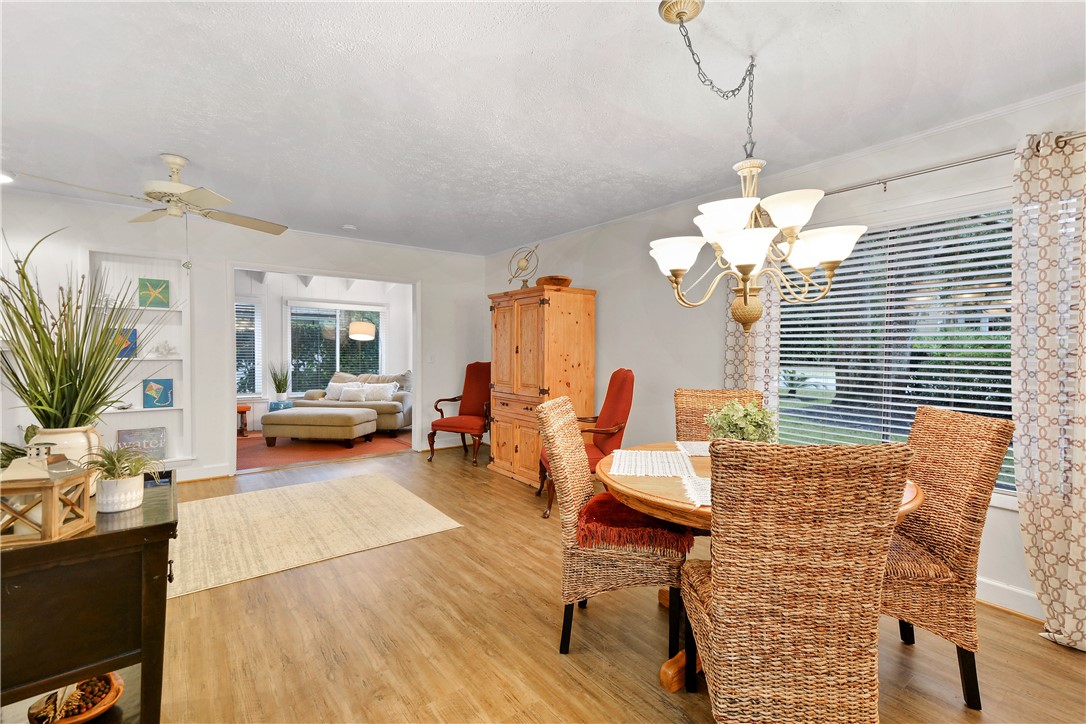 801 Mallery Street, Unit H St. Simons Island, GA 31522 - Photo 6 of 25 Dining + great room looking into the sun room