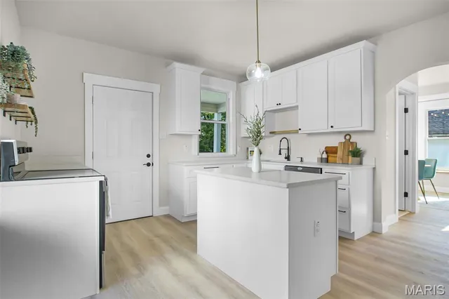 $215,000 | 1516 Quendo Avenue, St. Louis, MO 63130