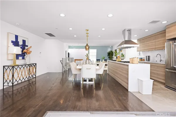 $2,479,999 | 719 Venice Blvd., Venice, CA 90291