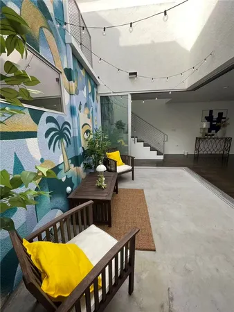 $2,479,999 | 719 Venice Blvd., Venice, CA 90291