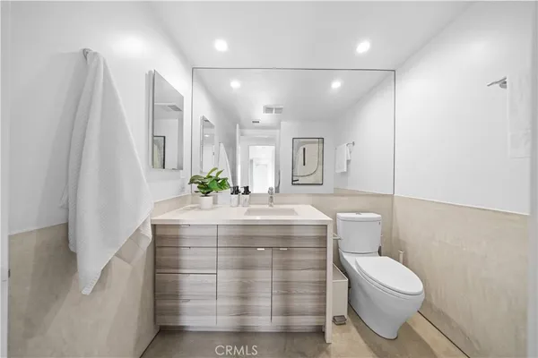$2,479,999 | 719 Venice Blvd., Venice, CA 90291