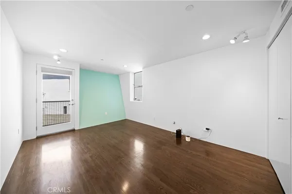 $2,479,999 | 719 Venice Blvd., Venice, CA 90291