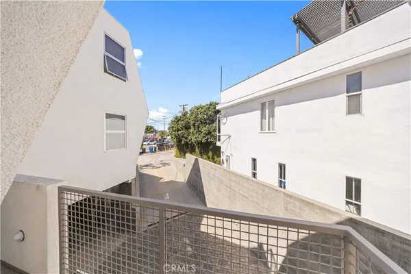 $2,479,999 | 719 Venice Blvd., Venice, CA 90291