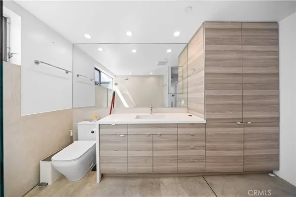 $2,479,999 | 719 Venice Blvd., Venice, CA 90291