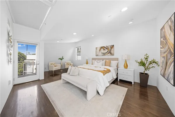 $2,479,999 | 719 Venice Blvd., Venice, CA 90291