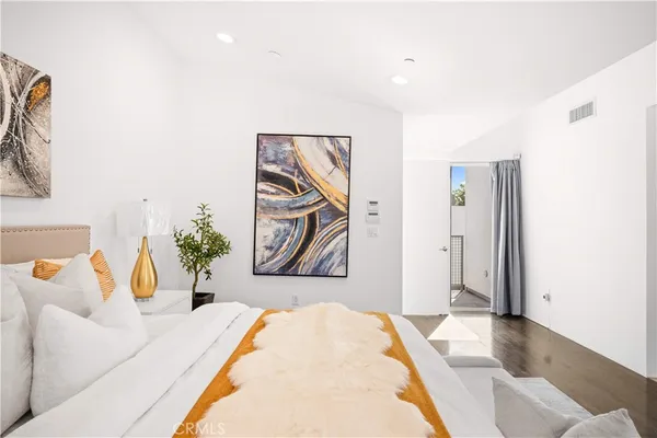 $2,479,999 | 719 Venice Blvd., Venice, CA 90291