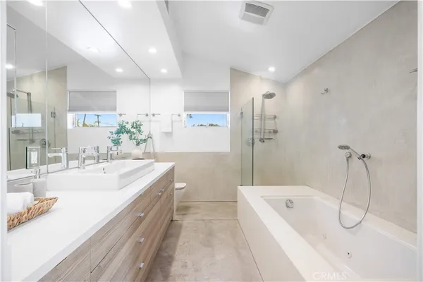 $2,479,999 | 719 Venice Blvd., Venice, CA 90291