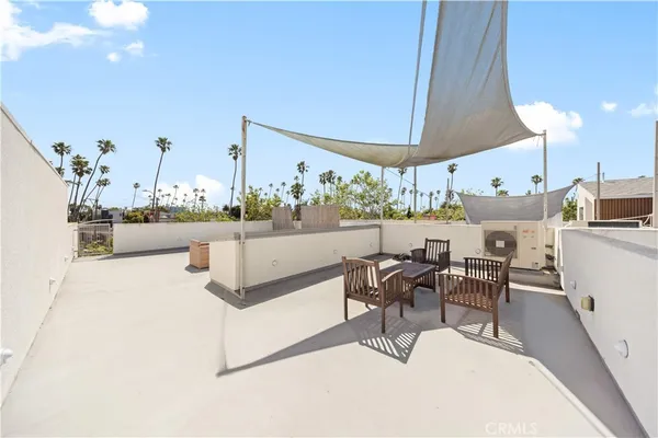 $2,479,999 | 719 Venice Blvd., Venice, CA 90291