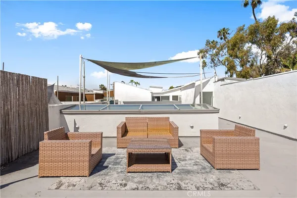 $2,479,999 | 719 Venice Blvd., Venice, CA 90291