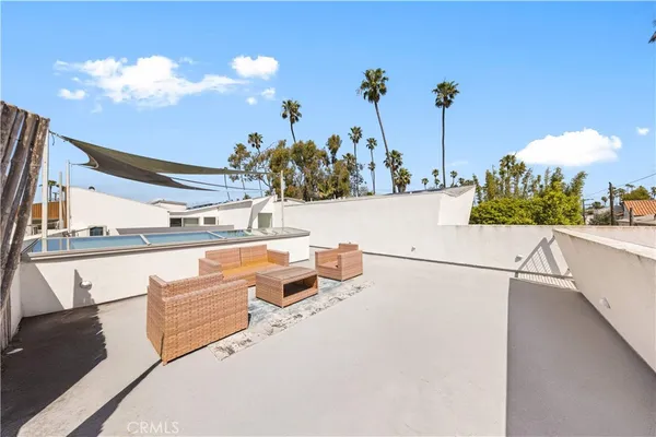 $2,479,999 | 719 Venice Blvd., Venice, CA 90291