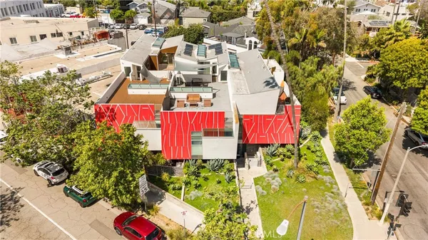 $2,479,999 | 719 Venice Blvd., Venice, CA 90291