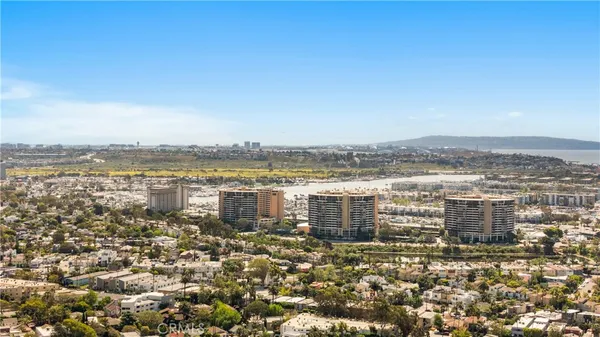 $2,479,999 | 719 Venice Blvd., Venice, CA 90291