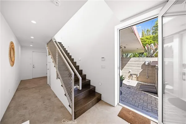 $2,479,999 | 719 Venice Blvd., Venice, CA 90291